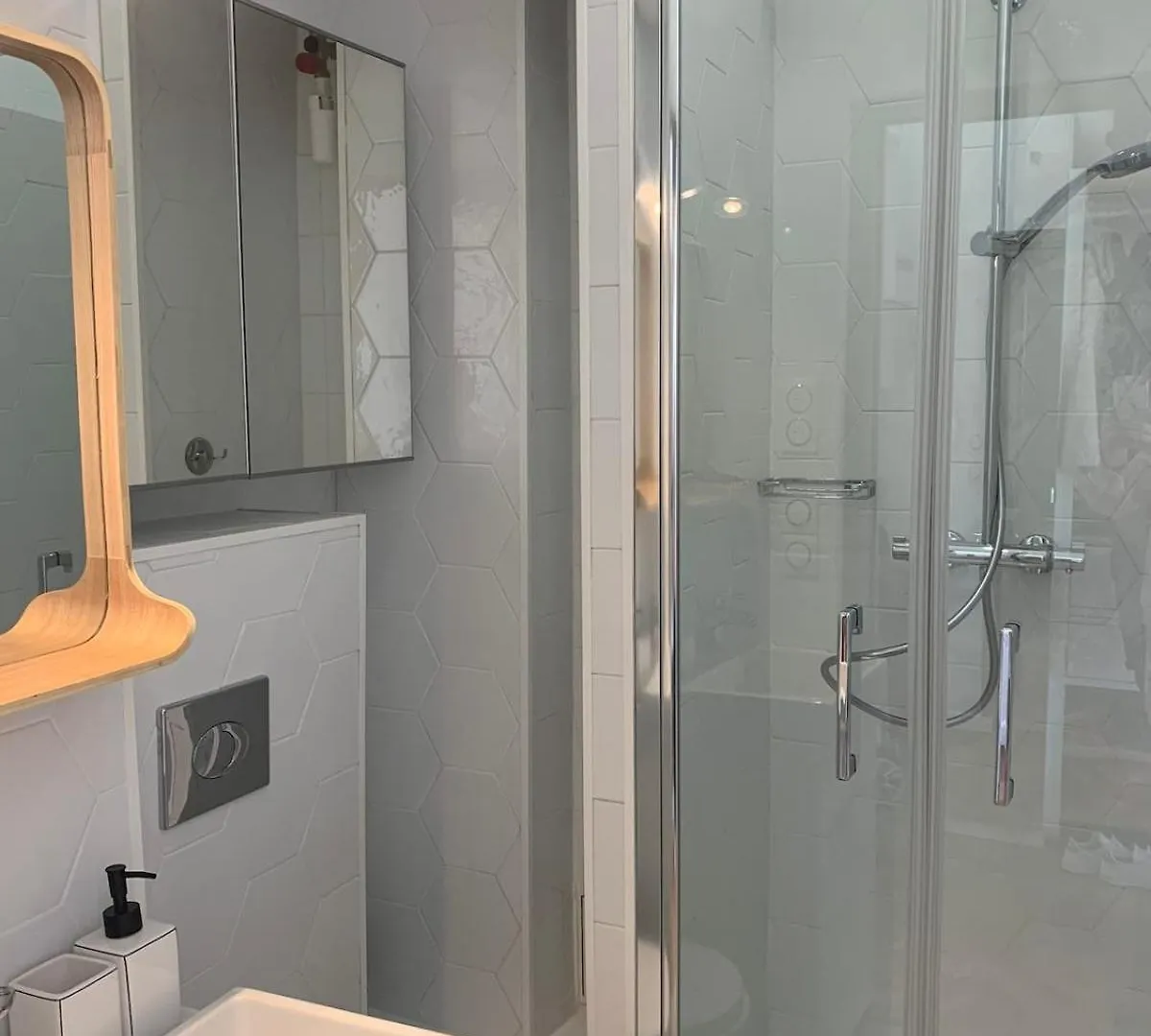 Studio Centre Ville, Parking, Balcon, Piscine Aix-les-Bains 0*,  Francie
